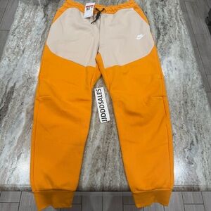 Nike Sportswear Tech Fleece Jogger Pants Kumquat Sanddrift CU4495-886 Men’s Lrg